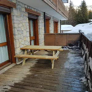 Un Hiver à - In Out , Courchevel France