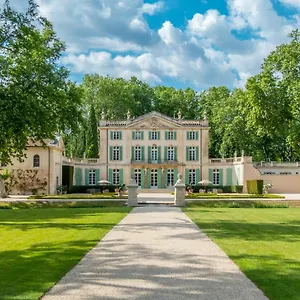  Hébergement de vacances Chateau De Tourreau